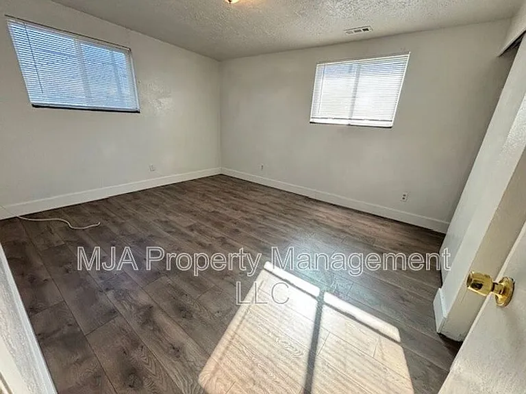 752 N Irving St #752-4 — Photo 8