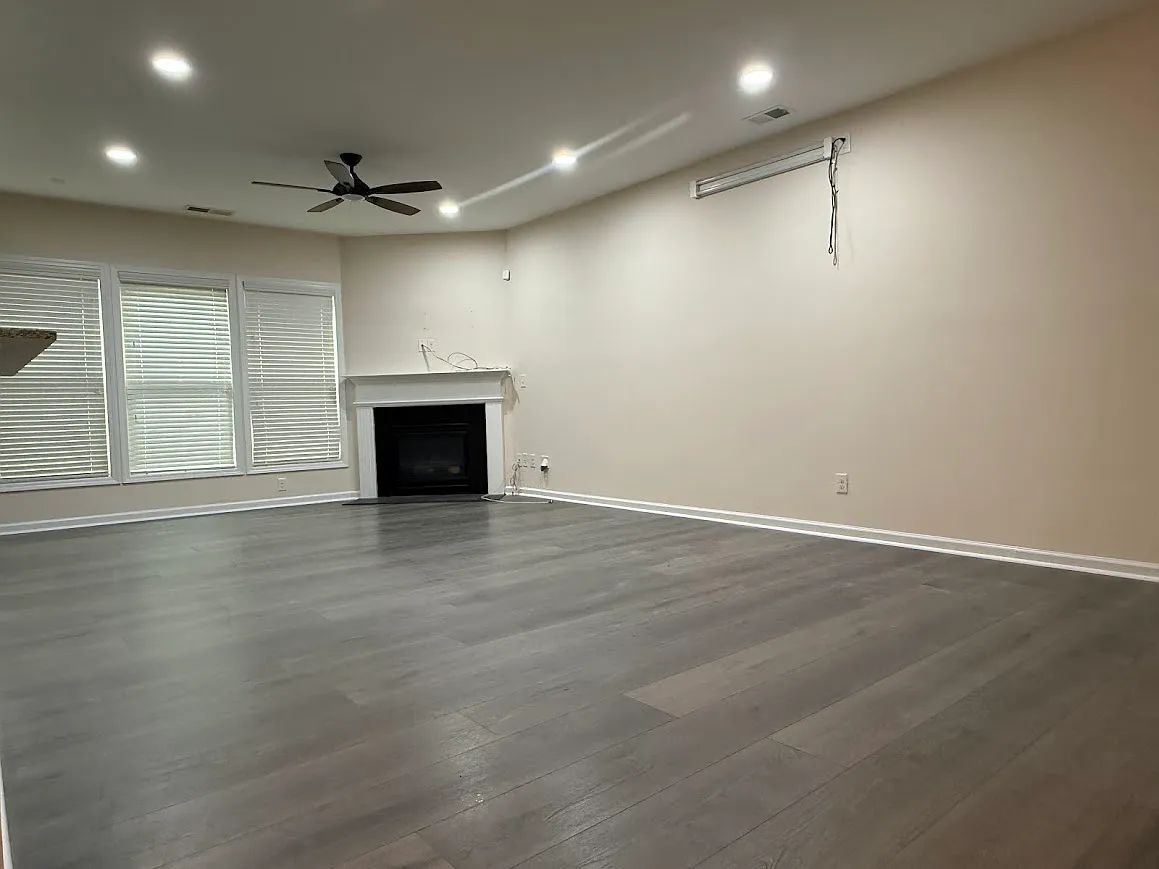 4 bed, 2417 sqft, $2,985 — Photo 3
