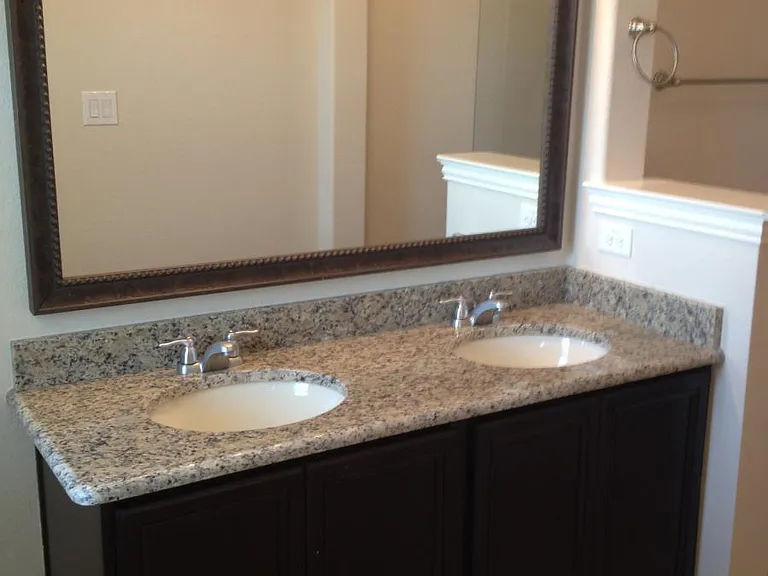425 Metropolitan Dr — Photo 14