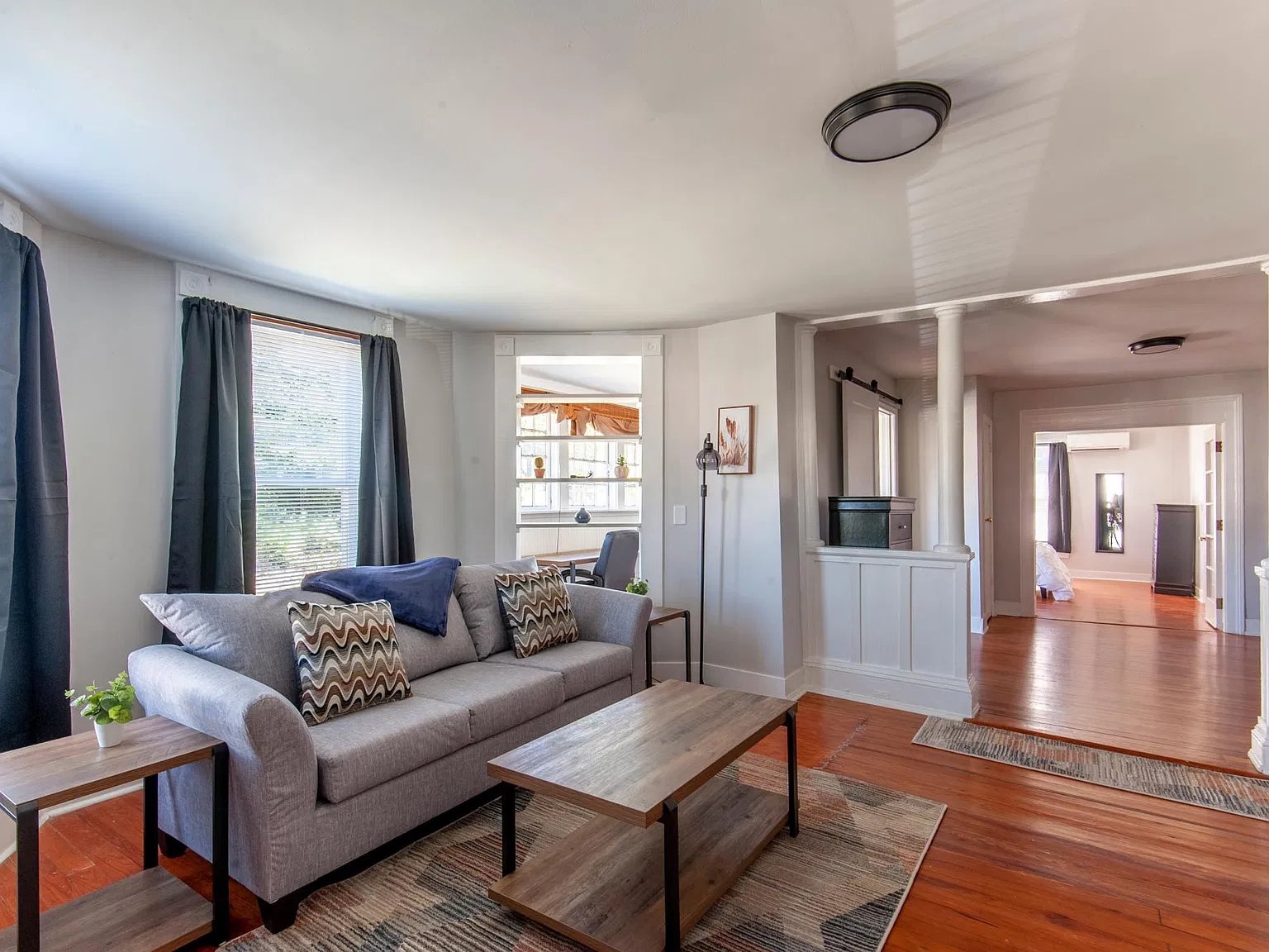 2 bed, 1100 sqft, $1,950 — Photo 2