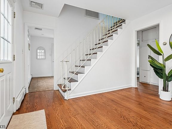 5th image of 18 Manor Rd