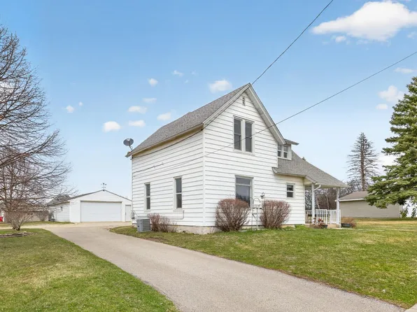 109 4th St NE, Stewartville, MN 55976