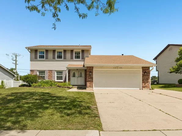 1105 E Point Dr, Schaumburg, IL 60193