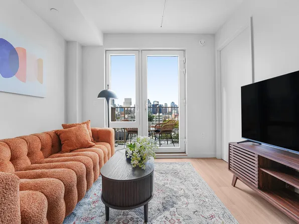 16 West Street image 1 of 28