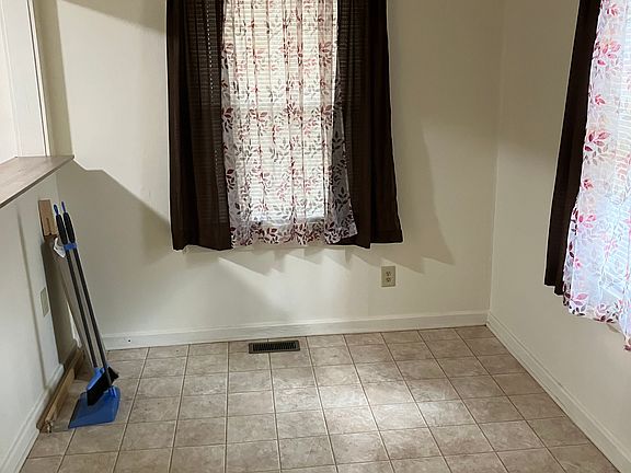 3rd image of 508 Sanborn St