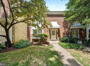 3881 Persimmon Cir, Fairfax, VA 22031
