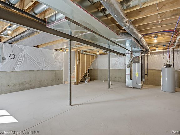 5th image of 126 Parsons Ln