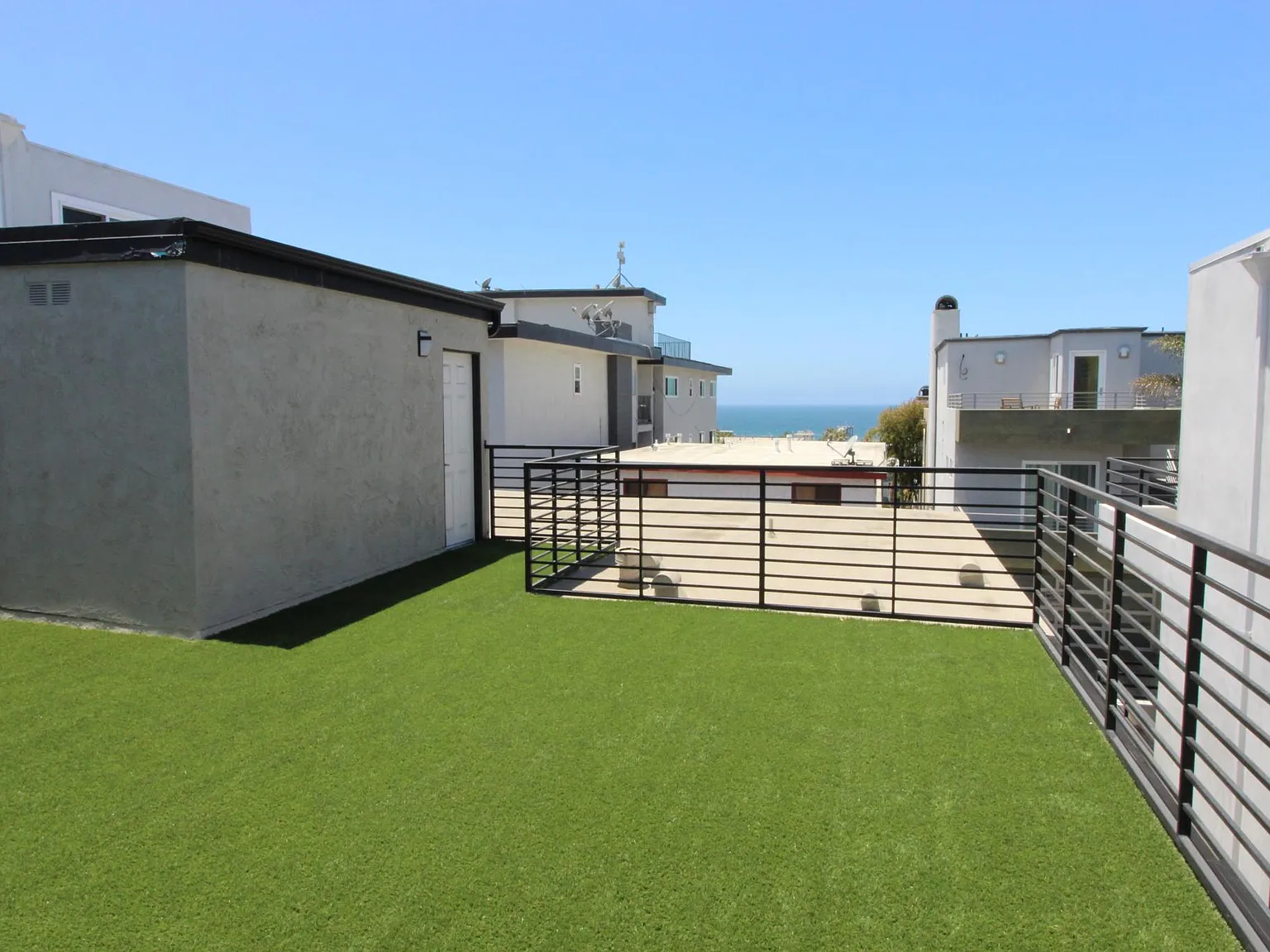 2 bed, 880 sqft, $5,200 — Photo 2