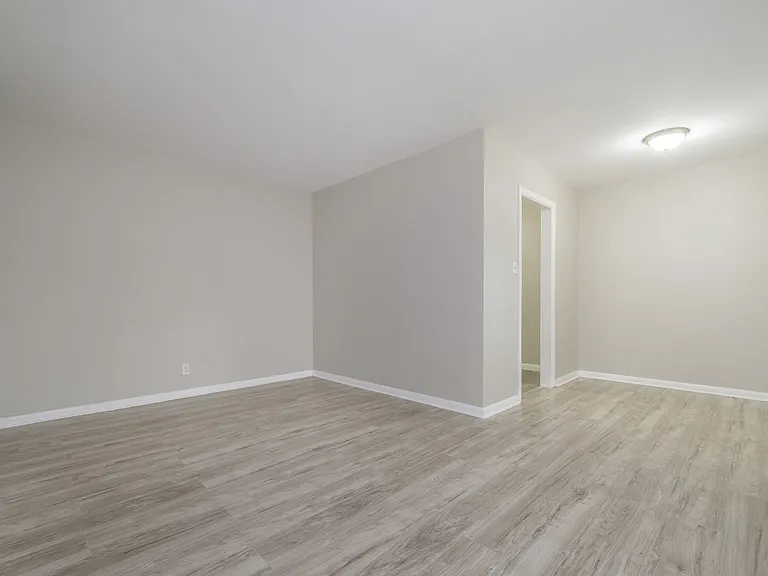 2304 SW 8th Ave #3 — Photo 2
