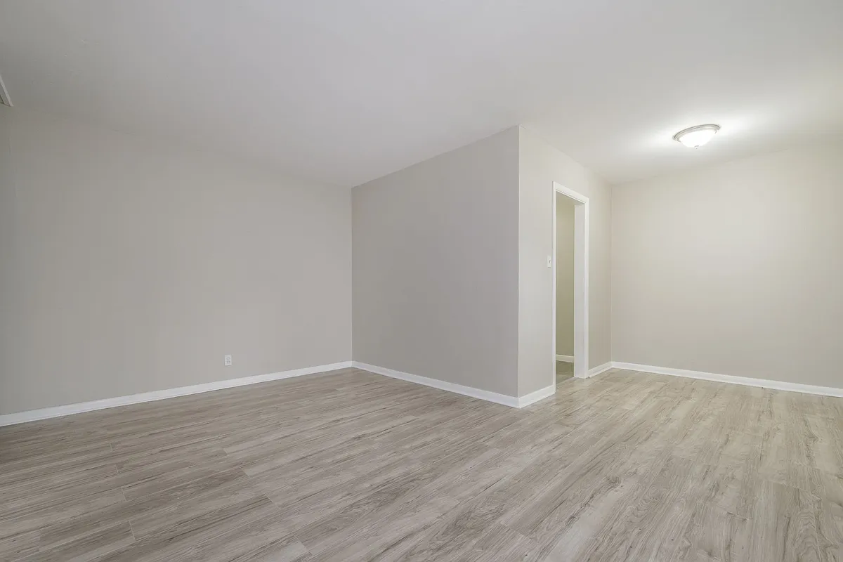 Building Photo - 2304 SW 8th Ave #3