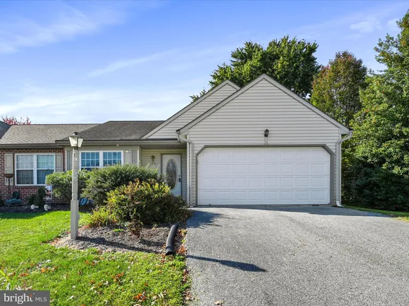 2212 Harmony Hill Dr, Lancaster, PA 17601