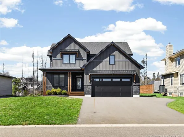 77 Bouchard St, Dieppe, NB E1A 9T9