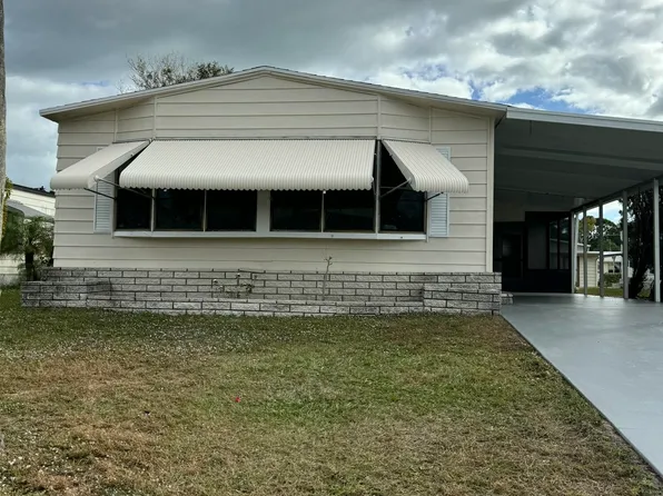 85 Lagos Del Norte, Fort Pierce, FL 34951
