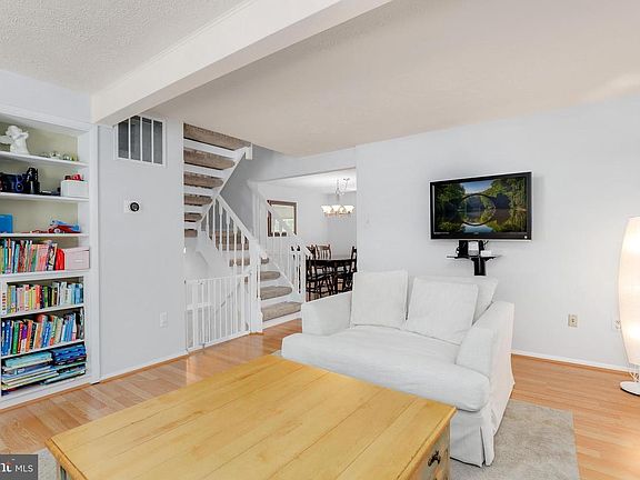 4th image of 2943 Paddock Wood Ct