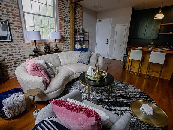 5th image of 709 Jackson Ave APT 203