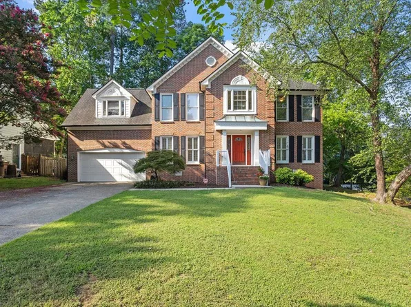 203 Widecombe Ct, Cary, NC 27513