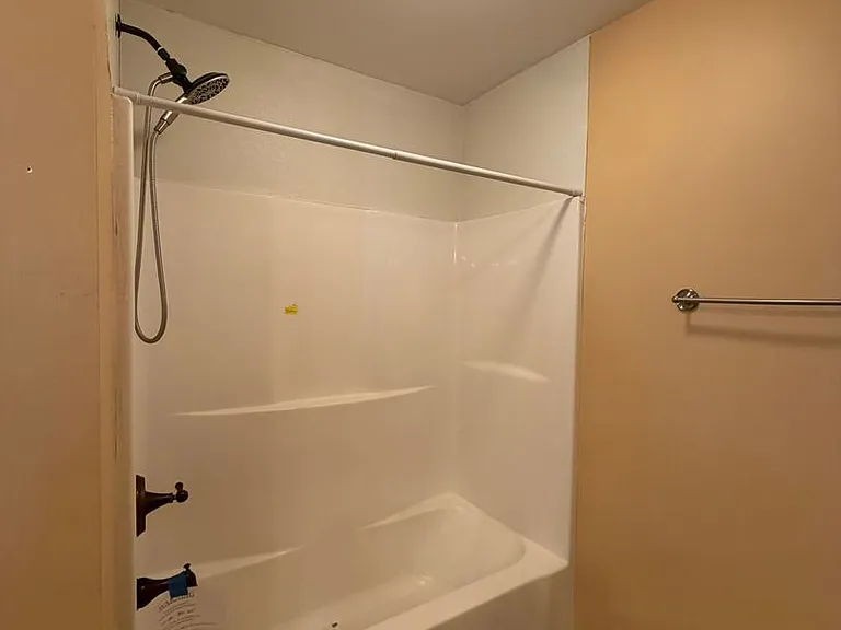511 W Watts St — Photo 17