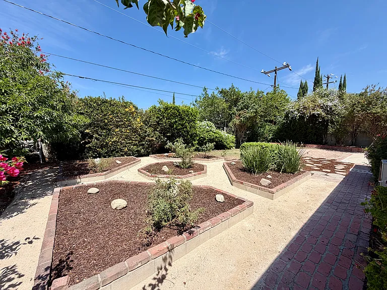 1939 Chapman Rd — Photo 37