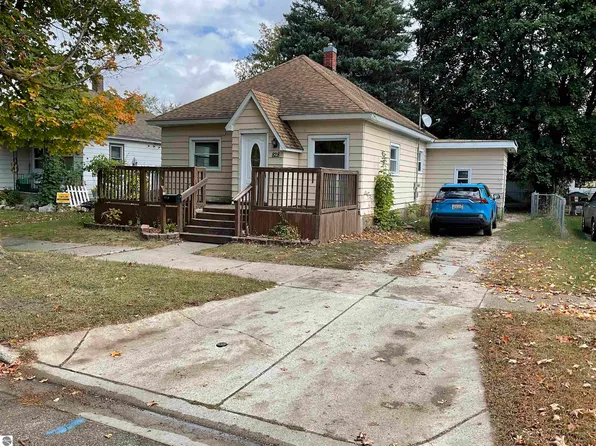 828 3rd Ave, Cadillac, MI 49601