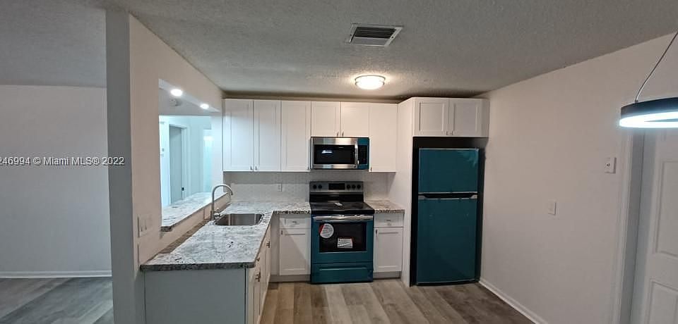 1st image of 401 SE 23rd Ave #D