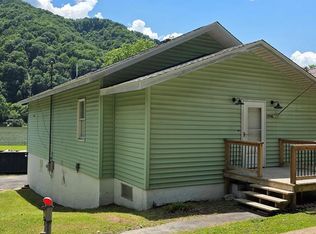 394 Midland Trl, Gauley Bridge, WV 25085