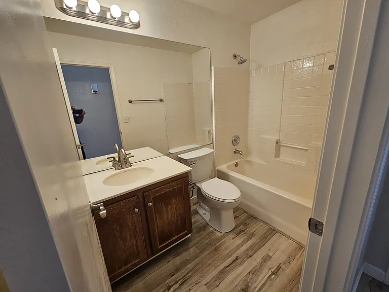 1526 Woodward Heights Way — Photo 6
