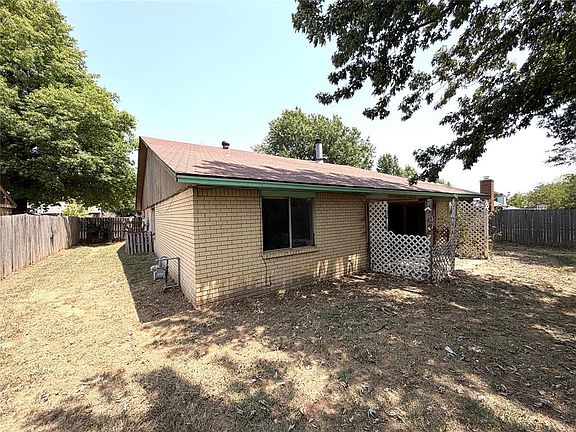 4th image of 10408 NW 40th St