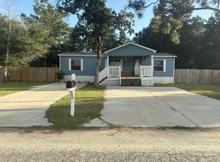 135 Rembrandt Cir, Defuniak Springs, FL 32433