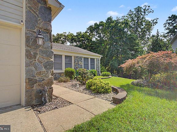 3rd image of 816 Boatswain Way