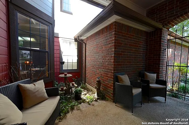 3 bed, 2.0 bath, 1550 sqft, $1,900 — Photo 2