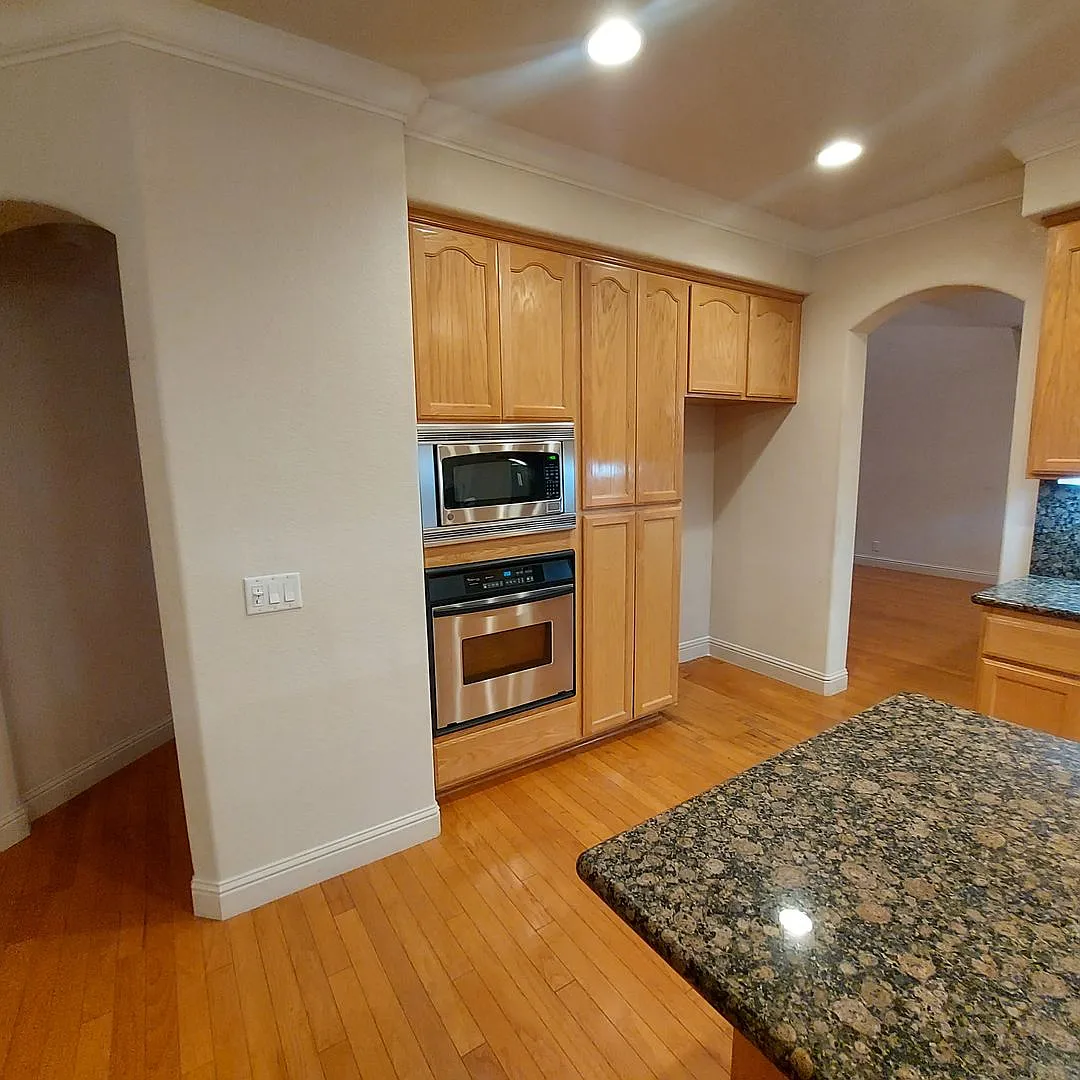 Large 5 bedroom, 3 bath home in the heart of Carmichael with 3 car garage, pool and more! — Photo 4