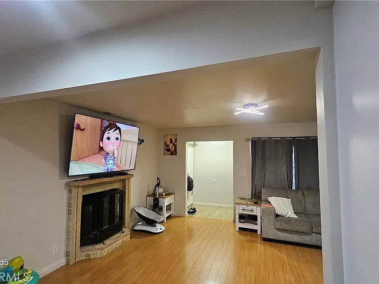 10535 Samoa Ave — Photo 8