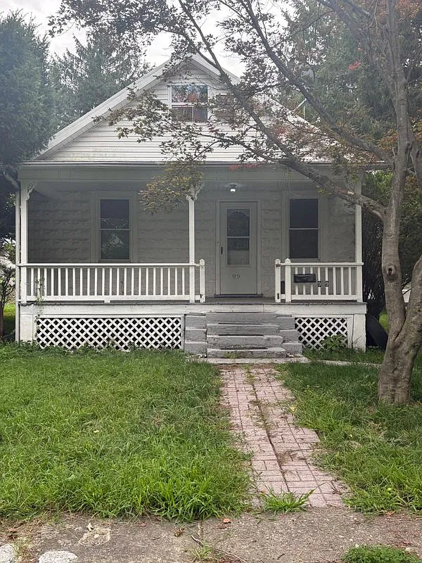 3 bed, 2.0 bath, 1379 sqft, $1,900 — Photo 2