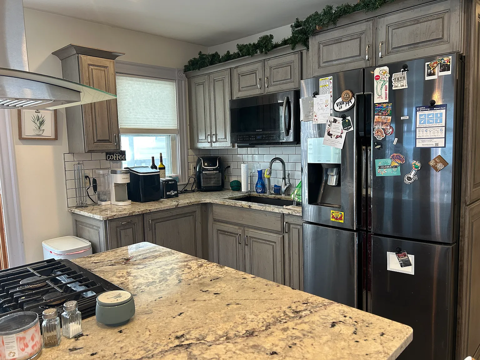 4 bed, 2.0 bath, 1600 sqft, $3,000 — Photo 1