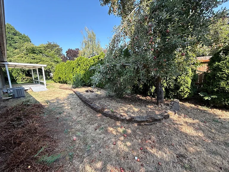 1043 Garlock St S — Photo 34