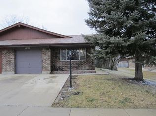 1225 Fulton Dr, Streamwood, IL 60107