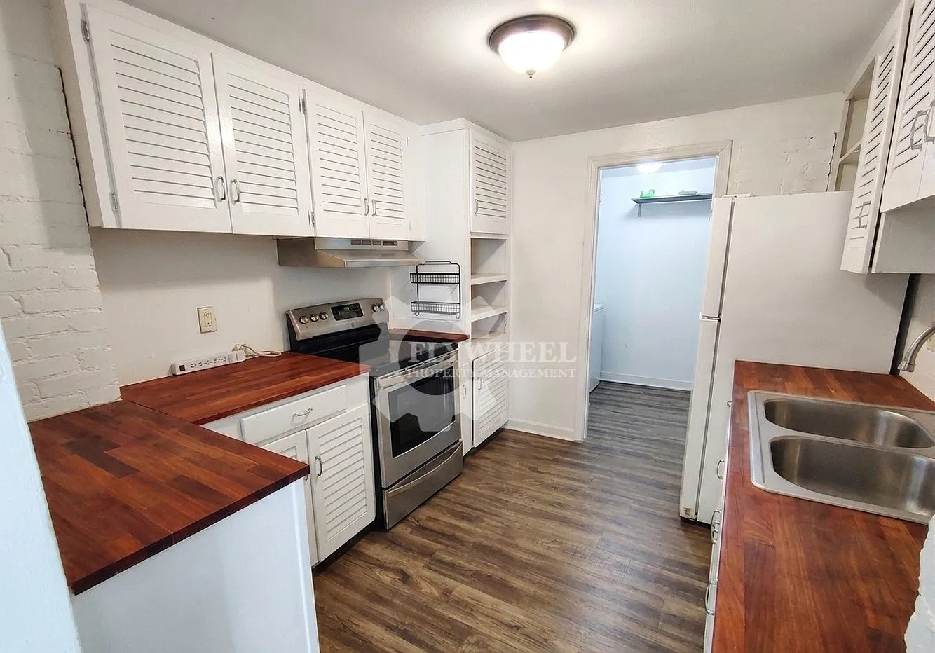 910 South Crest Road - B — Photo 3