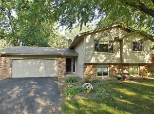 8333 Knollwood Dr, Mounds View, MN 55112