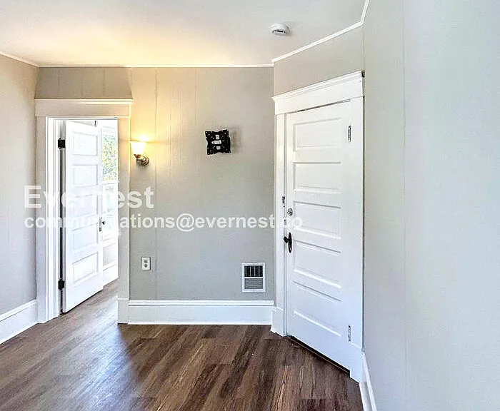2216 E 82nd St — Photo 18