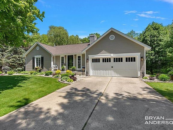 3rd image of 6260 Arroyo Vista Dr NE