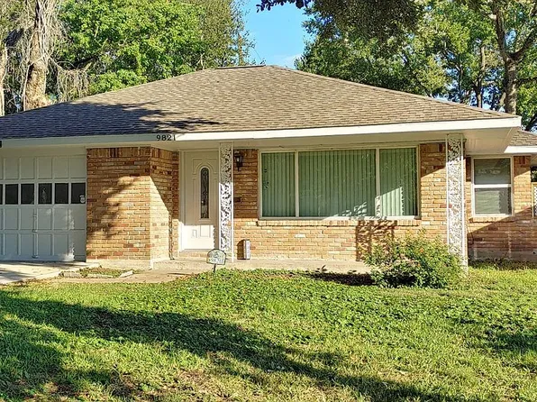 9821 Woodwind Dr, Houston, TX 77025