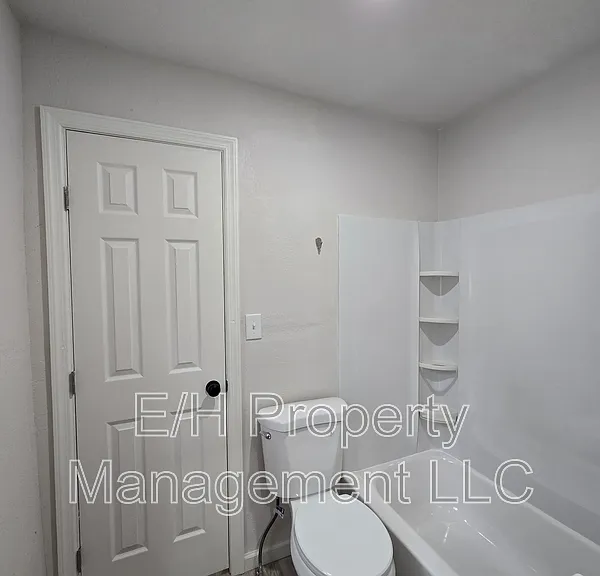 1031 New York St — Photo 12