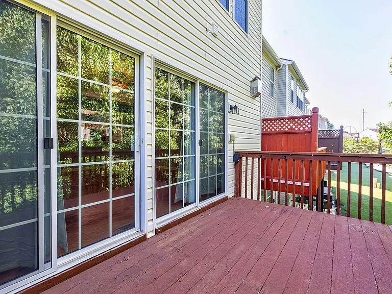 1372 Thornborough Dr — Photo 10