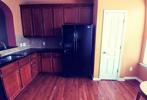 3rd image of 886 Windy Falls Dr