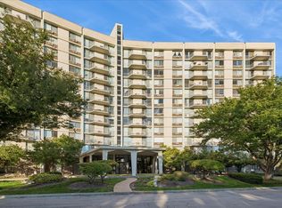 20 N Tower Rd APT 6A, Oak Brook, IL 60523