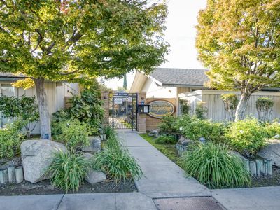 1068 W Browning Ave #B, Fresno, CA, 93711