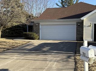 7031 Parkside Cir #7033, Deforest, WI 53532