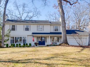 890 S Cherokee Rd, Lake Forest, IL 60045