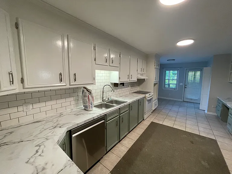 206 Rodborough Rd — Photo 7