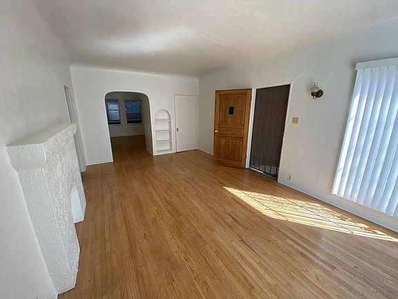 3rd image of 3121 E 5th St #3127
